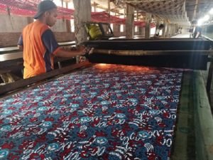 Proses Produksi Pabrik Batik Handprinting Menerima Pesanan Motif Custom