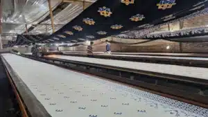 Proses produksi batik printing meja panjang cepat selesai